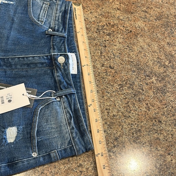 Risen Curvy Max HR Shorts Size 2XL Medium Wash High Rise Distressed NEW - Picture 13 of 15